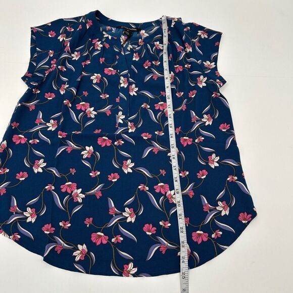 NWT Stitch Fix 41 Hawthorn Floral Pleated V Neck Blouse WGW10479 Blue - Picture 3 of 6